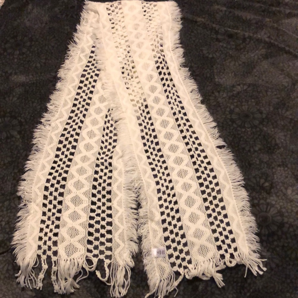New white crocheted detailed scarf